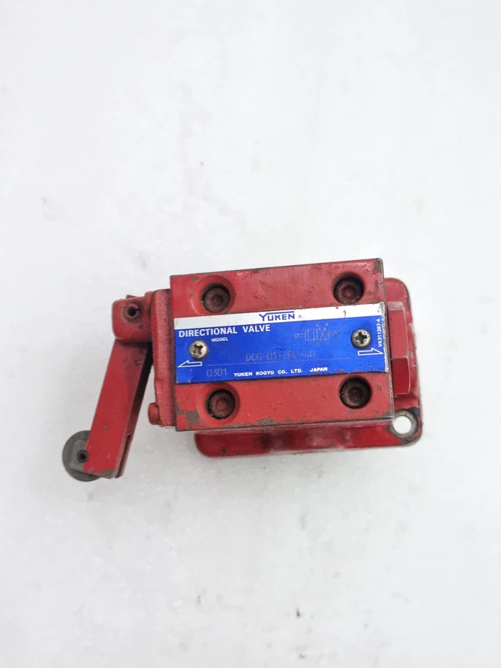 ONE PCS YUKEN DCG-01-2B2-40 DIRECTIONAL VALVE